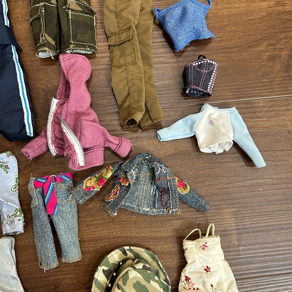Vintage Bratz Clothing Lot - Picture 2 of 4